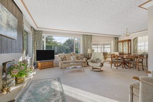 Lounge/Diner- click for photo gallery